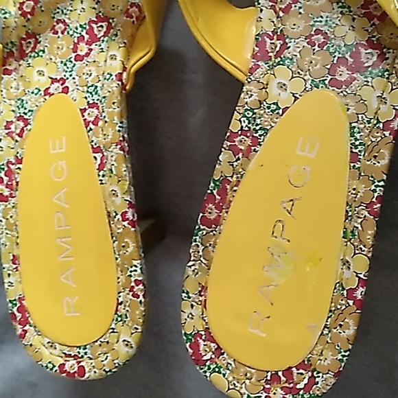 Rampage Heeled Flipflop Sandles - Picture 5 of 10